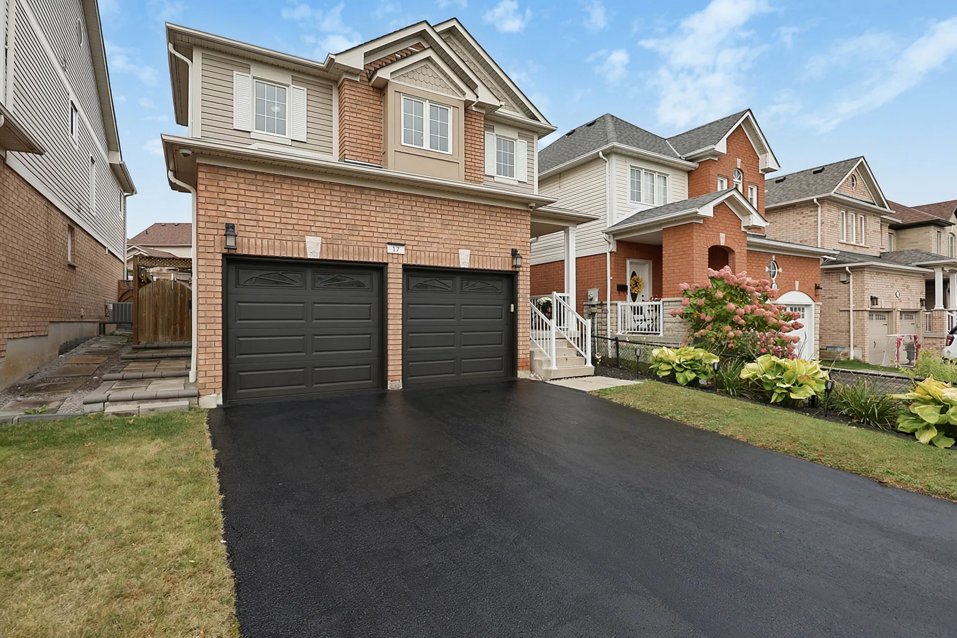 17 Holman Court, Whitby — front exterior